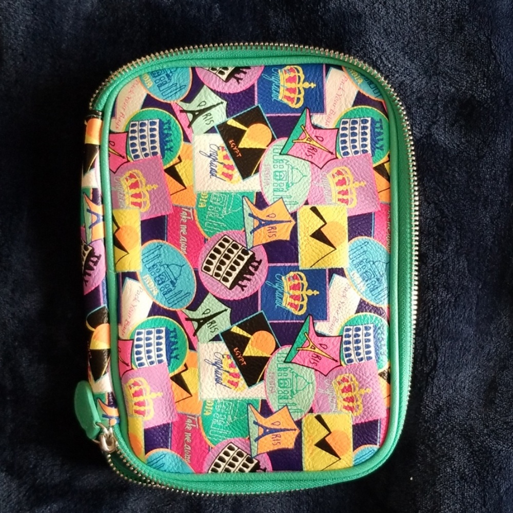 Accessorie pouch
